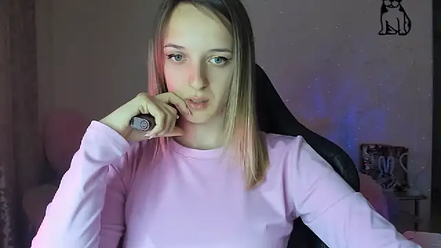 Snapshot of RouseReed chatting on 06/02/26, 05:29 RouseReed online show from 06/02/26, 05:29