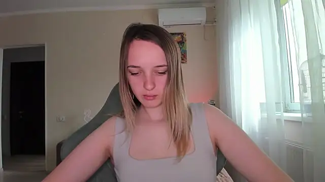 Snapshot of RouseReed chatting on 04/20/26, 06:27 RouseReed online show from 04/20/26, 06:27