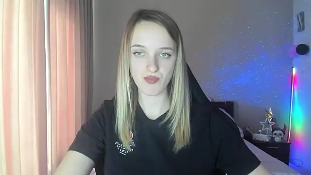 Snapshot of RouseReed chatting on 03/11/25, 01:23 RouseReed online show from 03/11/25, 01:23