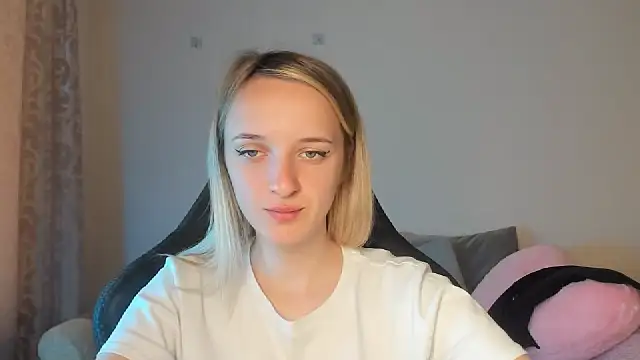 Snapshot of RouseReed chatting on 09/16/25, 06:25 RouseReed online show from 09/16/25, 06:25