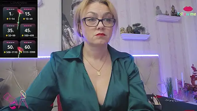 LadyJeen online show from 10/12/25, 03:13