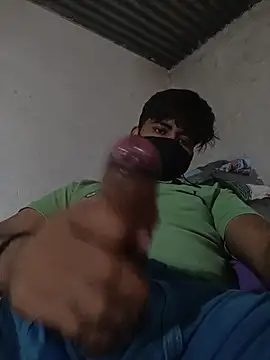 Snapshot of Pussy_lover_33 chatting on 10/31/25, 03:47 Pussy lover 33 online show from 10/31/25, 03:47