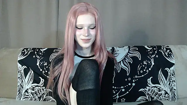 Snapshot of Sexpired_Princess chatting on 04/09/26, 02:23 Sexpired Princess online show from 04/09/26, 02:23