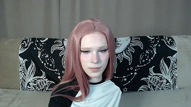 Snapshot of Sexpired_Princess chatting on 04/10/26, 05:58 Sexpired Princess online show from 04/10/26, 05:58