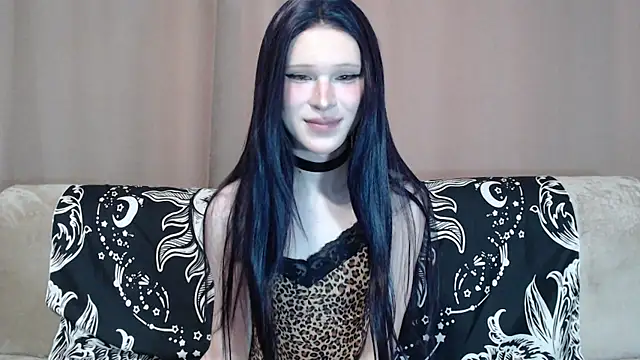Snapshot of Sexpired_Princess chatting on 05/17/26, 05:18 Sexpired Princess online show from 05/17/26, 05:18