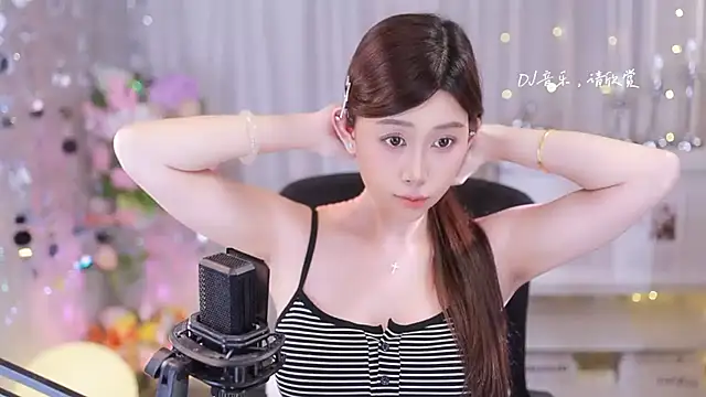 Snapshot of SleepArtist chatting on 09/15/25, 02:17 SleepArtist online show from 09/15/25, 02:17