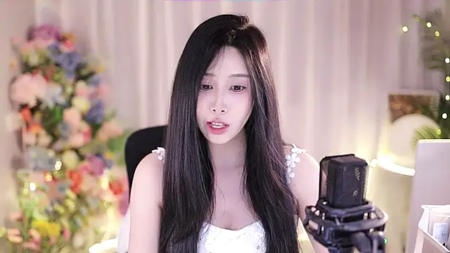Snapshot of SleepArtist chatting on 02/28/25, 04:20 SleepArtist online show from 02/28/25, 04:20