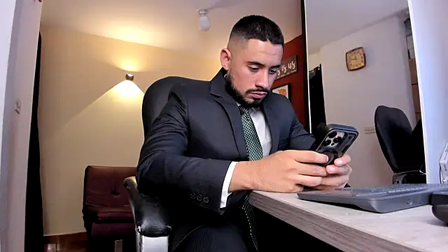 Snapshot of thesexlawyer1 chatting on 04/14/26, 05:01 thesexlawyer1 online show from 04/14/26, 05:01