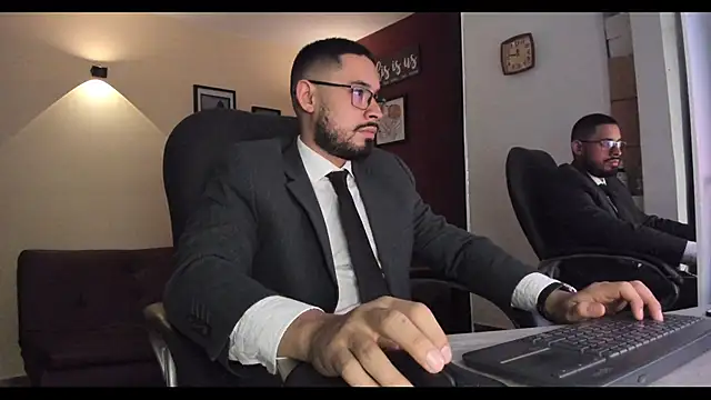 Snapshot of thesexlawyer1 chatting on 01/14/26, 03:43 thesexlawyer1 online show from 01/14/26, 03:43