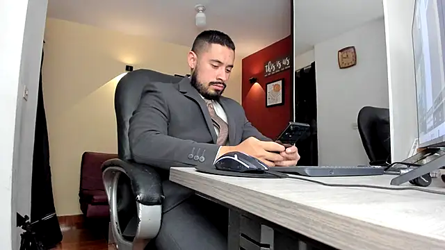 Snapshot of thesexlawyer1 chatting on 05/06/26, 02:04 thesexlawyer1 online show from 05/06/26, 02:04