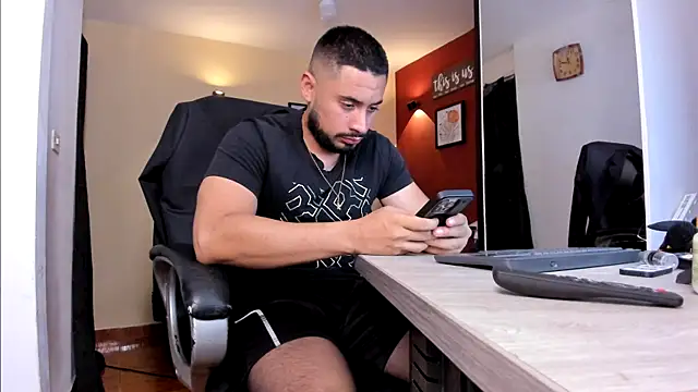 Snapshot of thesexlawyer1 chatting on 04/15/26, 04:18 thesexlawyer1 online show from 04/15/26, 04:18