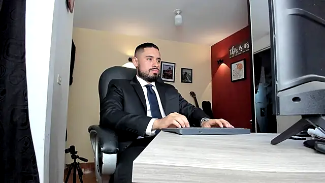 Snapshot of thesexlawyer1 chatting on 05/15/26, 04:21 thesexlawyer1 online show from 05/15/26, 04:21