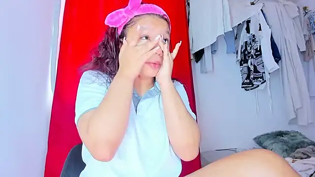 Emily Coper18 online show from 11/29/25, 01:33