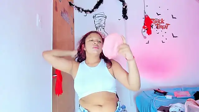 Emily Coper18 online show from 10/12/25, 01:23