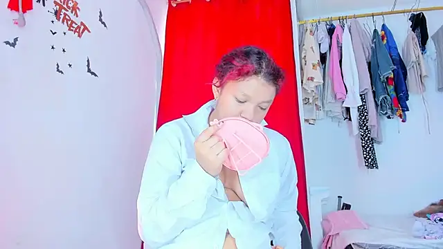 Emily Coper18 online show from 11/01/25, 01:27