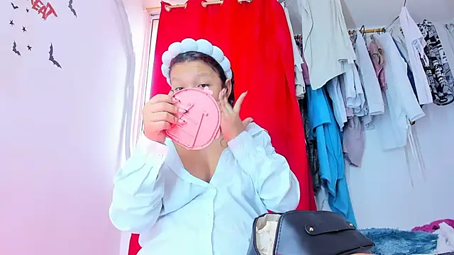 Emily Coper18 online show from 11/20/25, 01:23