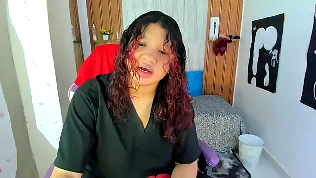 Snapshot of Emily_Coper18 chatting on 07/06/26, 01:51 Emily Coper18 online show from 07/06/26, 01:51