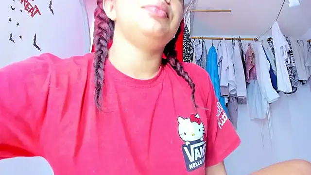 Emily Coper18 online show from 11/23/25, 01:32