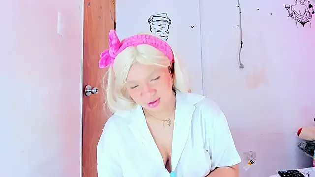 Emily Coper18 online show from 03/13/26, 01:49