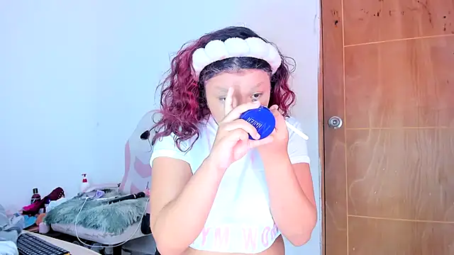 Emily Coper18 online show from 05/01/26, 02:33