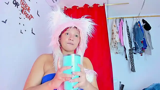 Emily Coper18 online show from 11/03/25, 06:44