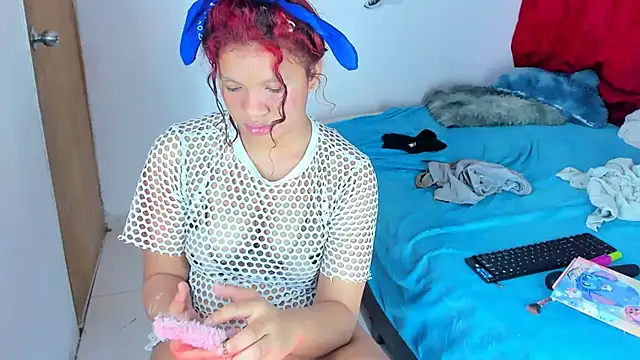 Emily Coper18 online show from 10/04/25, 01:18