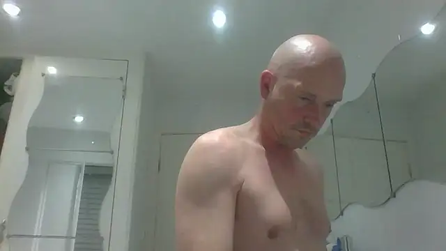 Snapshot of mrtickle0025 chatting on 11/05/25, 09:23 mrtickle0025 online show from 11/05/25, 09:23