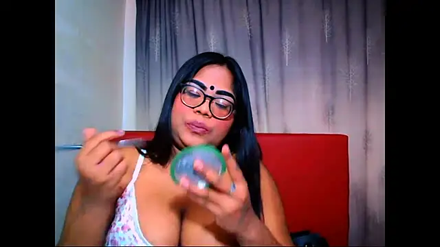 Snapshot of Indian_Lola00 chatting on 10/08/25, 06:26 Indian Lola00 online show from 10/08/25, 06:26