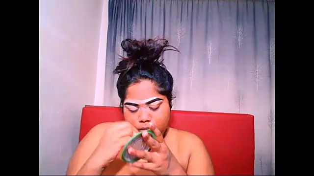 Snapshot of Indian_Lola00 chatting on 10/15/25, 05:32 Indian Lola00 online show from 10/15/25, 05:32