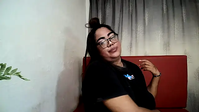 Snapshot of Indian_Lola00 chatting on 02/14/25, 09:32 Indian Lola00 online show from 02/14/25, 09:32