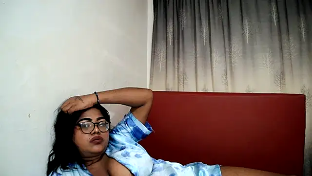 Snapshot of Indian_Lola00 chatting on 02/13/25, 02:01 Indian Lola00 online show from 02/13/25, 02:01