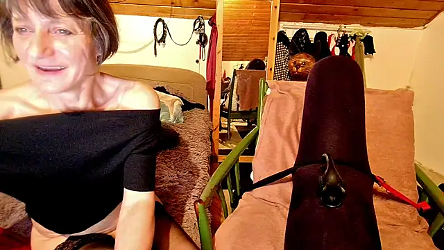Snapshot of Hot_Colettte chatting on 03/16/25, 08:10 Hot Colettte online show from 03/16/25, 08:10