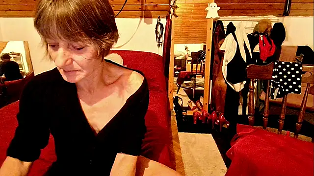 Hot Colettte online show from 11/10/25, 08:47