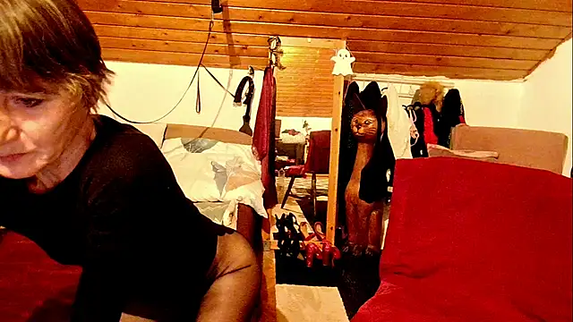 Hot Colettte online show from 11/16/25, 08:57