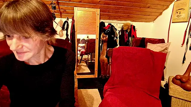 Hot Colettte online show from 01/11/26, 03:24