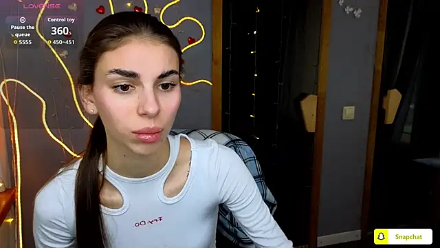 Snapshot of EmmyGreans chatting on 10/07/25, 05:41 EmmyGreans online show from 10/07/25, 05:41