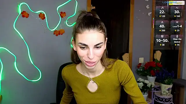 Snapshot of EmmyGreans chatting on 11/10/25, 07:13 EmmyGreans online show from 11/10/25, 07:13