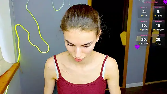 Snapshot of EmmyGreans chatting on 02/05/25, 12:27 EmmyGreans online show from 02/05/25, 12:27