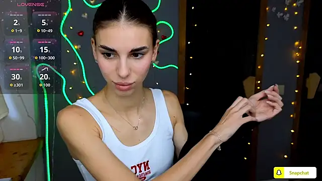 Snapshot of EmmyGreans chatting on 09/19/25, 05:44 EmmyGreans online show from 09/19/25, 05:44