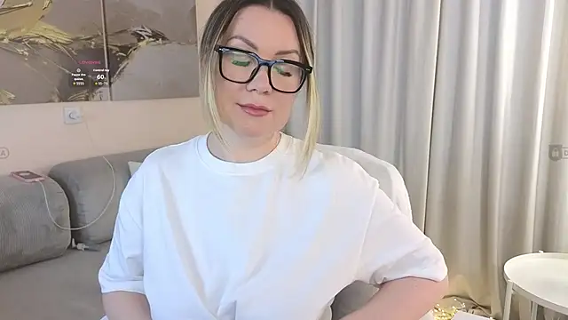 Snapshot of ElleCherry chatting on 01/11/26, 04:08 ElleCherry online show from 01/11/26, 04:08