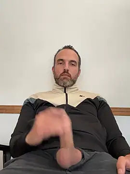 Snapshot of leon3875 chatting on 02/27/26, 03:23 leon3875 online show from 02/27/26, 03:23