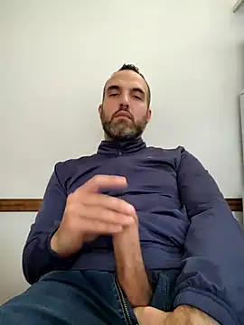 Snapshot of leon3875 chatting on 09/23/25, 03:41 leon3875 online show from 09/23/25, 03:41