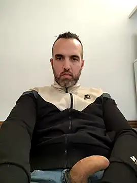 Snapshot of leon3875 chatting on 09/15/25, 03:34 leon3875 online show from 09/15/25, 03:34