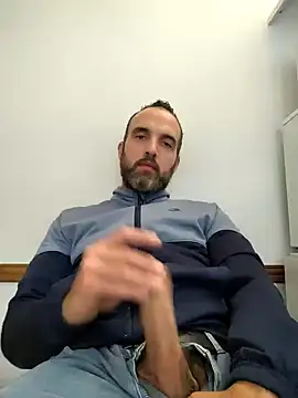 Snapshot of leon3875 chatting on 03/13/25, 03:28 leon3875 online show from 03/13/25, 03:28