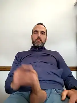 Snapshot of leon3875 chatting on 12/16/25, 03:49 leon3875 online show from 12/16/25, 03:49