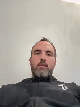 Snapshot of leon3875 chatting on 02/26/26, 03:23 leon3875 online show from 02/26/26, 03:23