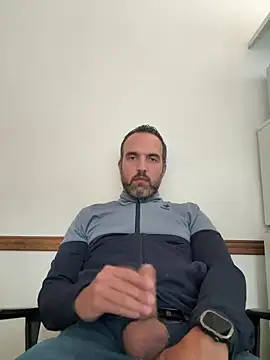 Snapshot of leon3875 chatting on 03/03/26, 03:19 leon3875 online show from 03/03/26, 03:19