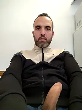 Snapshot of leon3875 chatting on 09/26/25, 03:08 leon3875 online show from 09/26/25, 03:08