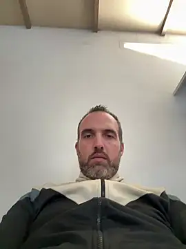 Snapshot of leon3875 chatting on 02/19/26, 03:20 leon3875 online show from 02/19/26, 03:20