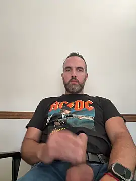 Snapshot of leon3875 chatting on 03/30/26, 03:24 leon3875 online show from 03/30/26, 03:24